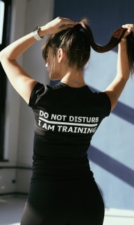 Футболка DO NOT DISTURB/I'M TRAINING